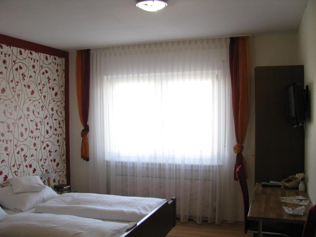 Hotel Buergerstube Muggensturm Room photo